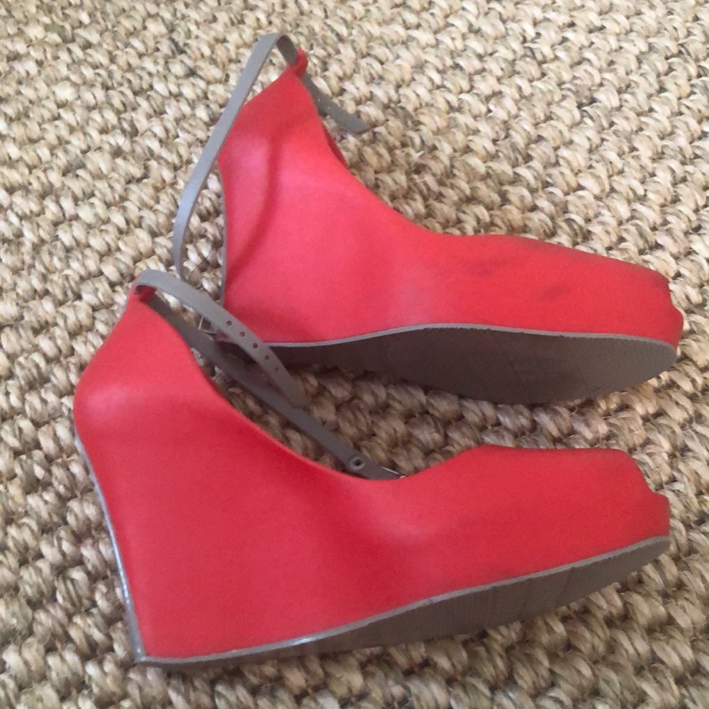 Red wedges